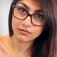 Mia Khalifa profile face